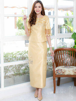 ชุดเสื้อกระโปรงผ้าไหมแพรทองแต่งลูกไม้ ไซส์ S