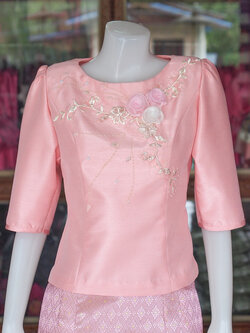 เสื้อผ้าไหมแพรทอง แต่งลูกไม้ สีชมพูโอรส ไซส์ S