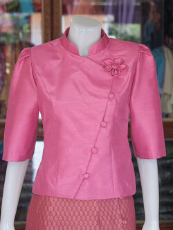 เสื้อผ้าไหมแพรทอง แต่งดอกไม้ สีชมพู ไซส์ 5XL