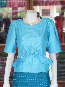 เสื้อผ้าไหมแพรทอง แต่งลูกไม้ สีฟ้า ไซส์ L