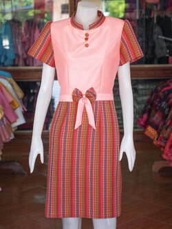 เดรสผ้าไหมแพรทองแต่งลายมุกสายรุ้ง สีส้ม ไซส์ L