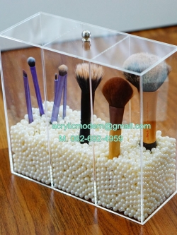 กล่องใส่แปรงปัดแก้ม แบบ 3 ช่อง (พร้อมลูกปัด)