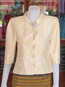 เสื้อผ้าไหมแพรทอง แต่งลูกไม้ สีครีม ไซส์ L