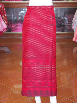 ผ้าถุงป้าย ผ้าทอลายพิกุล สีแดง เอว 36 นิ้ว