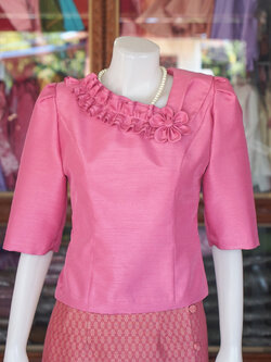 เสื้อผ้าไหมแพรทอง แต่งดอกไม้ สีชมพู ไซส์ S