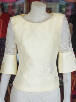 เสื้อผ้าไหมแพรทอง แต่งลูกไม้ สีครีม ไซส์ L