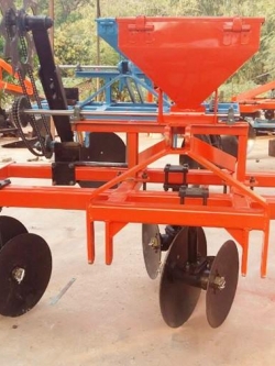 ผานยกร่องคู่+ถังปุ๋ย สำหรับรถไถใหญ่ 60 แรงขึ้นไป