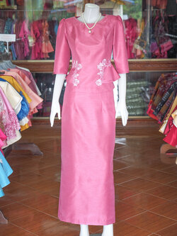 ชุดเสื้อกระโปรงผ้าไหมแพรทอง สีชมพู ไซส์ S