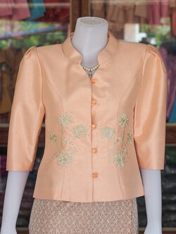 เสื้อผ้าไหมแพรทอง แต่งลูกไม้ สีโอรส ไซส์ L