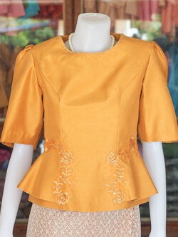 เสื้อผ้าไหมแพรทองแต่งลูกไม้ สีทอง ไซส์ L