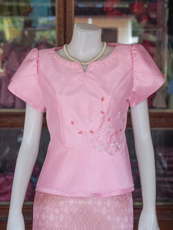 เสื้อผ้าไหมแพรทอง แต่งลูกไม้ สีชมพู ไซส์ L