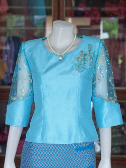 เสื้อผ้าไหมแพรทอง แต่งลูกไม้ สีฟ้า ไซส์ S