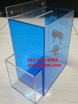 กล่องรับความคิดเห็นติดผนังสีฟ้าโปร่งและใส