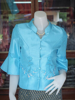 เสื้อผ้าไหมแพรทอง แต่งลูกไม้ สีฟ้า ไซส์ L