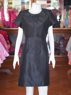 เดรสผ้าไหมแพรทองแต่งลูกไม้ สีดำ ไซส์ L