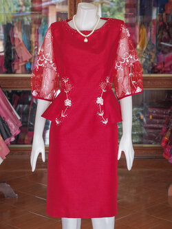 เดรสผ้าไหมแพรทองแต่งลูกไม้ สีแดง ไซส์ S