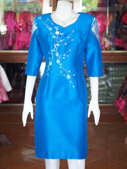 เดรสผ้าไหมแพรทองแต่งลูกไม้ สีน้ำเงิน ไซส์ S