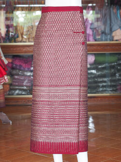 ผ้าถุงป้าย ผ้าทอลายพิกุล สีแดง เอว 38 นิ้ว