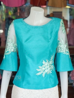 เสื้อผ้าไหมแพรทอง แต่งลูกไม้ สีเขียวอมฟ้า ไซส์ S