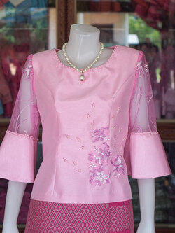 เสื้อผ้าไหมแพรทอง แต่งลูกไม้ สีชมพู ไซส์ L