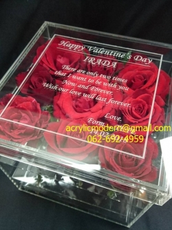 กล่องใส่ดอกกุหลาบ แบบ 9 ดอก / acrylic-flower-box