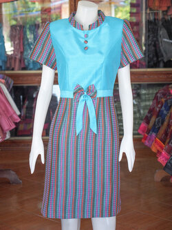 เดรสผ้าไหมแพรทอง แต่งผ้าฝ้ายลายมุกสายรุ้ง ไซส์ L