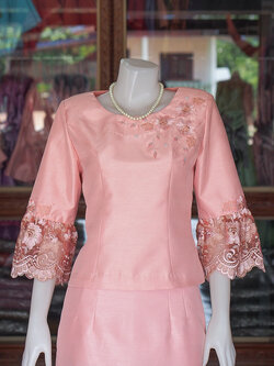 เสื้อผ้าไหมแพรทอง แต่งลูกไม้ สีโอรส ไซส์ L