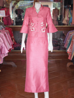 ชุดเสื้อกระโปรงผ้าไหมแพรทอง สีชมพู ไซส์ XL