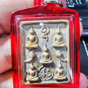 หลวงปู่อิ่ม เหรียญหล่อ ชนะมาร พิมพ์พระเจ้า ๕ พระองค์ พร้อมเลี่ยม (AB5477)