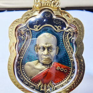 หลวงพ่อพัฒน์ วัดห้วยด้วน รวยพัฒนมงคล 100 ปี พร้อมเลี่ยมไมครอน (AB6265)