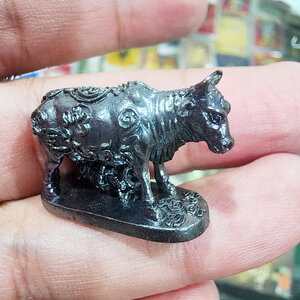 รูปหล่อเสือ ดูดนมวัว รุ่น สร้างอุโบสถ วัดเขาช่องกลิ้งช่องกรด เลข 44 (KP5384)