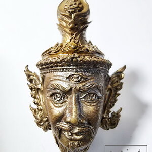 หลวงปู่ศรีเทพอุดร วัดพืชนิมิตร เศียรปู่ฤาษีพรหมมุนีศรีเทพจักษุทิพย์ เนื้อทองฝาบาตร พลอยแดง (KP6204)