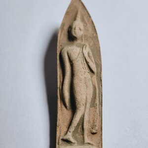 หลวงพ่อชำนาญ วัดบางกุฎีทอง พระลีลาถ้ำหีบ รุ่น สอนใจ AC2433