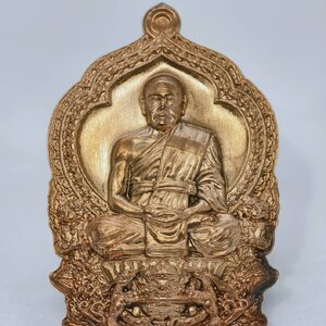 พระมหาสุรศักดิ์ วัดประดู่ สมุทรสงคราม เหรียญนั่งพานสร้างบารมี ปี2564 ปี65 เนื้อนวะโลหะ (KA1231)