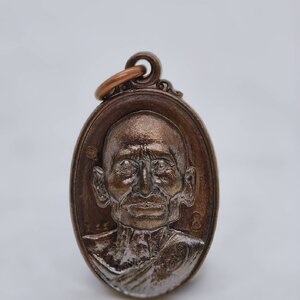 หลวงปู่สิงห์ทอง วัดป่าธรรมวิเวก เหรียญที่ระลึกสร้างโบสถ์ 105 ปี AC1466