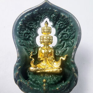 หลวงปู่แสน วัดบ้านหนองจิก จ.ศรีสะเกษ พุทธศิลป์ รุ่น เก้าหน้ามหาเศรษฐี ปฐมอริยะทรัพย์ ประกบ (KA247)