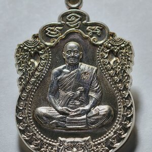 หลวงพ่อทอง วัดบ้านไร่ เสมาปาฏิหาริย์ 2 พิมพ์ ยันต์หลวงปู่ทิม AC1689