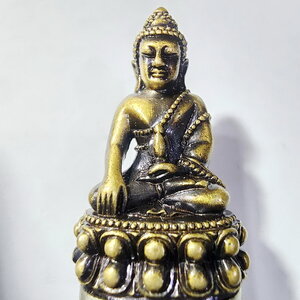 หลวงปู่มหาศิลา วัดพระธาตุหมื่นหิน พระกริ่ง ยิ่งรวย รวยยิ่ง กล่องเดิม (AC338)