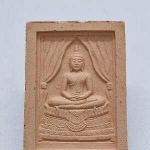 หลวงปู่เจือ วัดกลางบางแก้ว จ.นครปฐม สมเด็จแหวกม่าน ปี 2552 เนื้อดินเผา (KA2149)