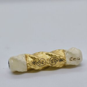 หลวงพ่อณรงชัย วัดโนนสะอาด ตะกรุดแสนรัก กามสูตรมหาเสน่ห์ รุ่นสร้างชื่อ (KA1326)