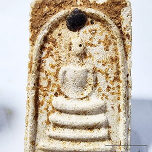 หลวงพ่อนารถ วัดศรีโลหะราษฎร์บำรุง จ.กาญจนบุรี พระสมเด็จ พระเก่า ปีลึก (AB6233)