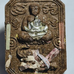 หลวงพ่อประสูติ วัดในเตา พระผงสังกัจจายน์ ช้างนอนกิน รุ่นแรก แผ่นเงินแปะตังค์ข้าวหลามตัดจีวร หน้าอกเพชรโรยแบงค์เศษตะกรุด 3K AC3435