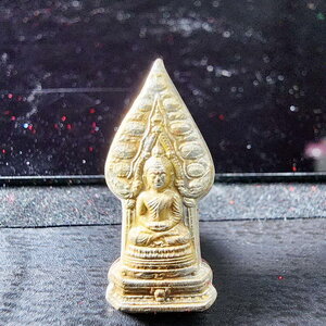 ยอดธงไพรีพินาศ ญสส เทิดพระเกียรติ 84 พรรษา วัดบวรนิเวศ (KP6052)