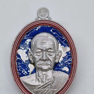 หลวงปู่บุญมา สำนักสงฆ์เขาแก้วทอง เหรียญมงคลจักรวาล 168 ลงยา จักรวาล 12 นักษัตร AC2002