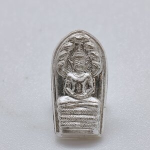 พระปรกใบมะขาม เสาร์ห้า ปี 2539 วัดระฆังโฆสิตาราม กรุงเทพ เนื้อเงิน กล่องเดิม (AC3157)