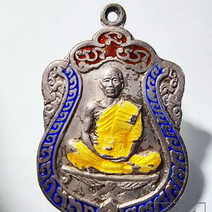 หลวงพ่อคูณ วัดบ้านไร่ เสมา วัดปรก เงินลงยา กล่องเดิม (AB6385)