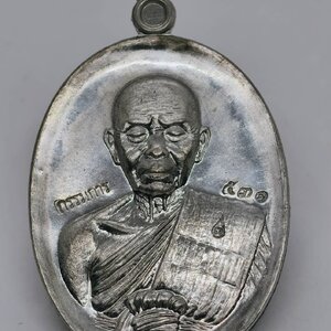 หลวงพ่อคูณ วัดบ้านไร่ เหรียญรูปไข่ ปาฏิหาริย์ EOD ครึ่งองค์ AC1627