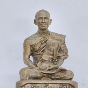 พระอาจารย์แจ้ วัดน้อมประชาสรรค์ รูปหล่อกฐิน บารมีครูแรง KA2441