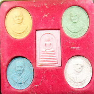 พระเนื้อผง ชุดพระคณาจารย์เมืองปทุมธานี วัดชินวรารามวรวิหาร (วัดมะขามใต้) รุ่น 1 วัดพัฒนาตัวอย่างดีเด่น