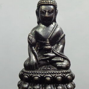 พระกริ่งพุทโธเจริญลาภ รุ่นแรก ครูบาบุญยัง เกศเงิน ก้นเงิน เลข8